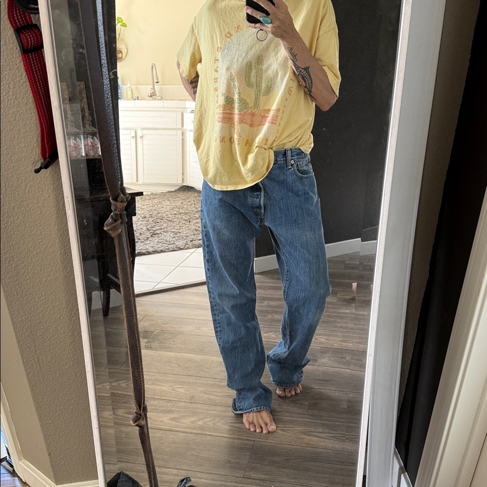 Vintage Levi's Straight-Leg Denim Jeans in Medium Blue